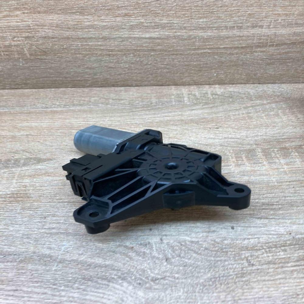 A2139060502   Rear door window regulator motor Mercedes-Benz E W213