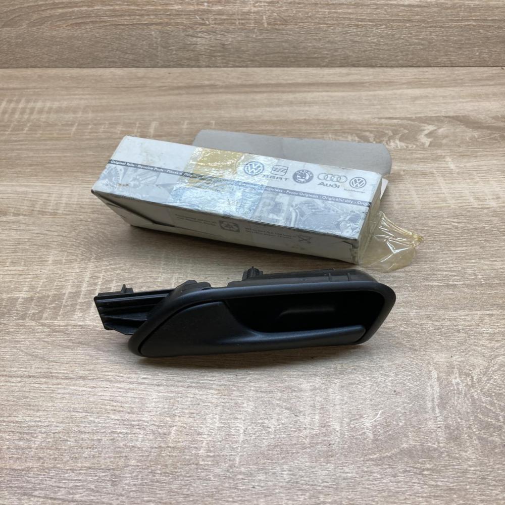 2K0837113B   Front door interior handle Volkswagen Caddy