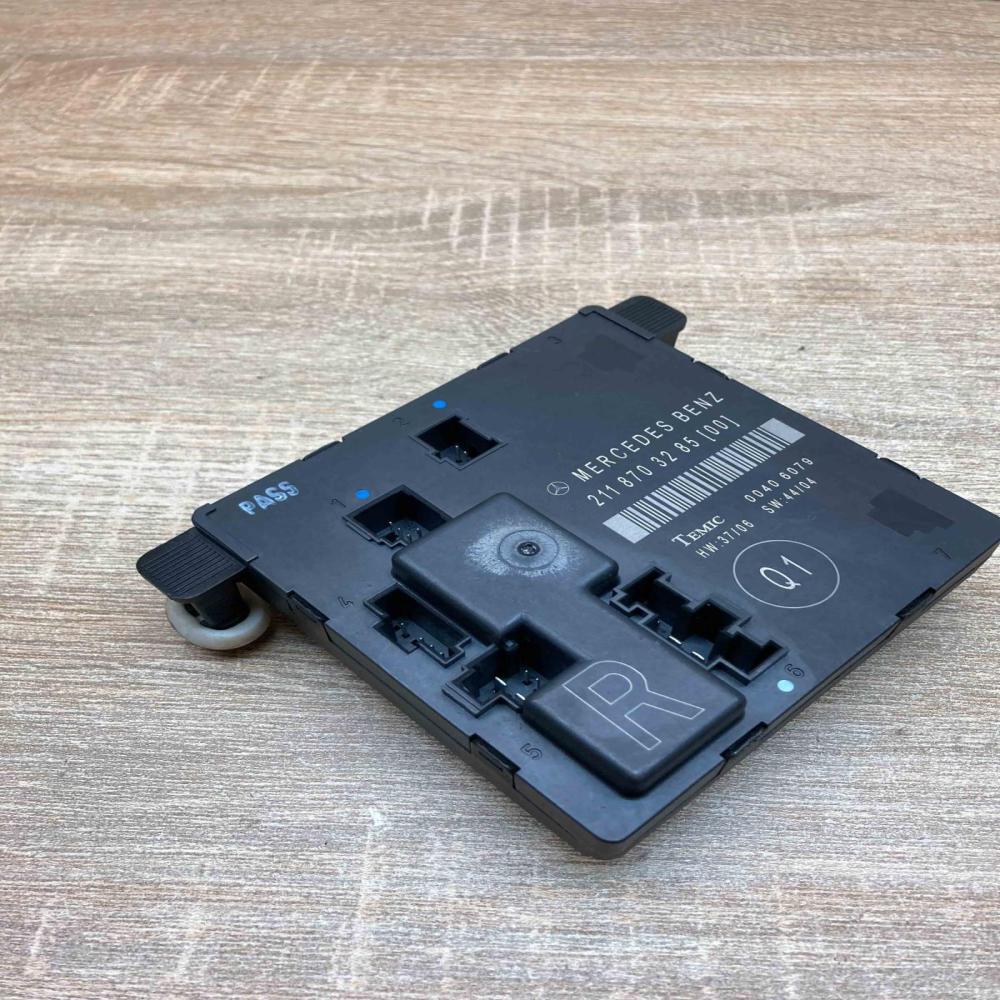 2118703285  RH Door control unit/module Mercedes-Benz E W211