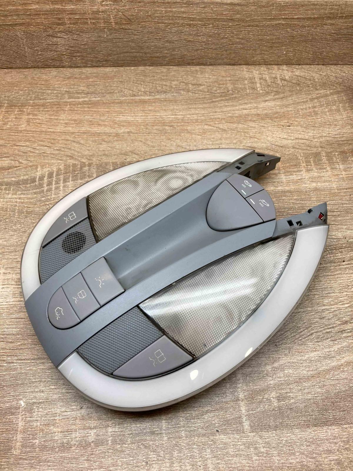 A2118204201 A2118213151  Front seat light Mercedes-Benz E W211
