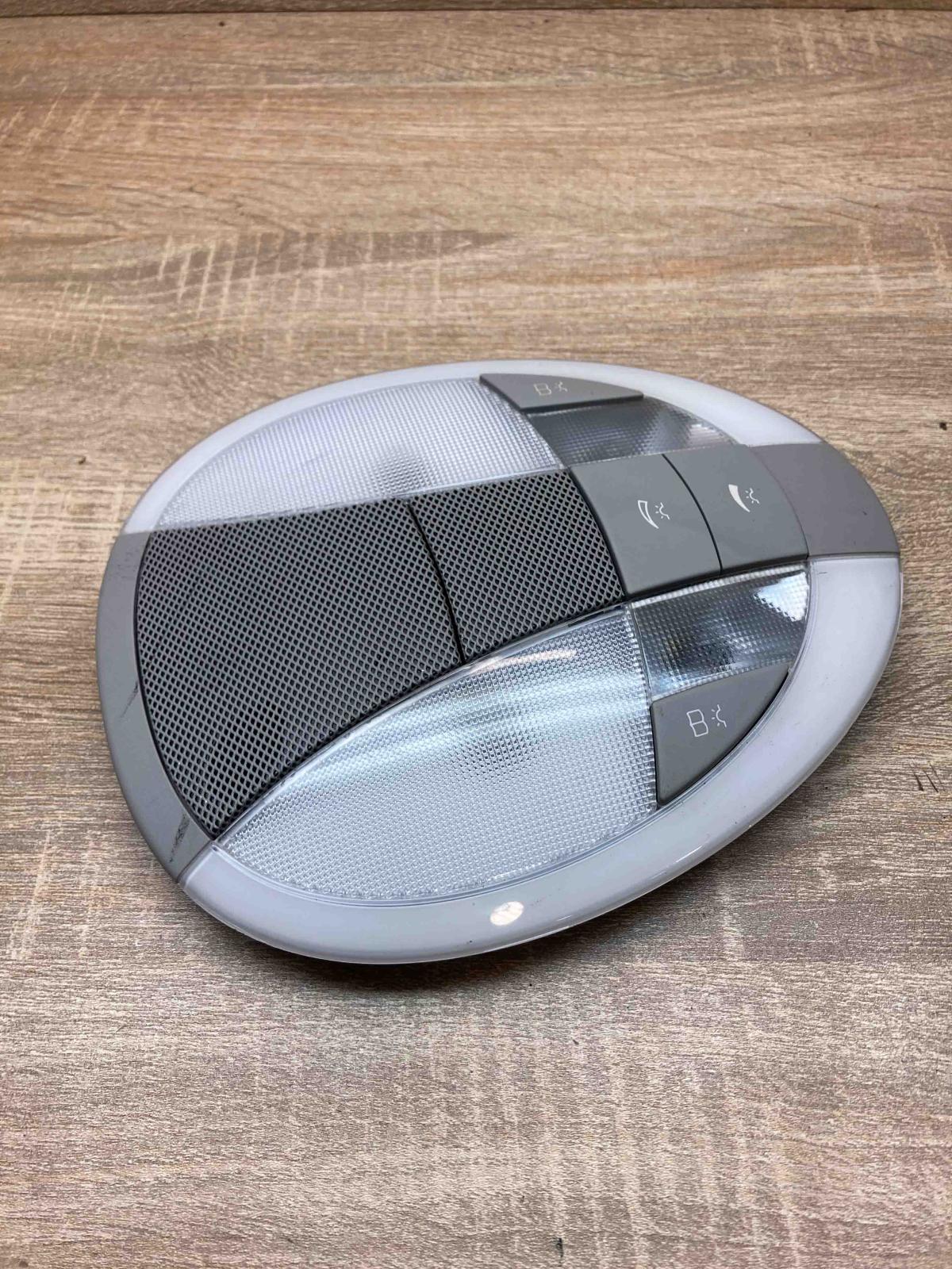 A2198201101 2JM008257 28  Front seat light Mercedes-Benz CLS C219