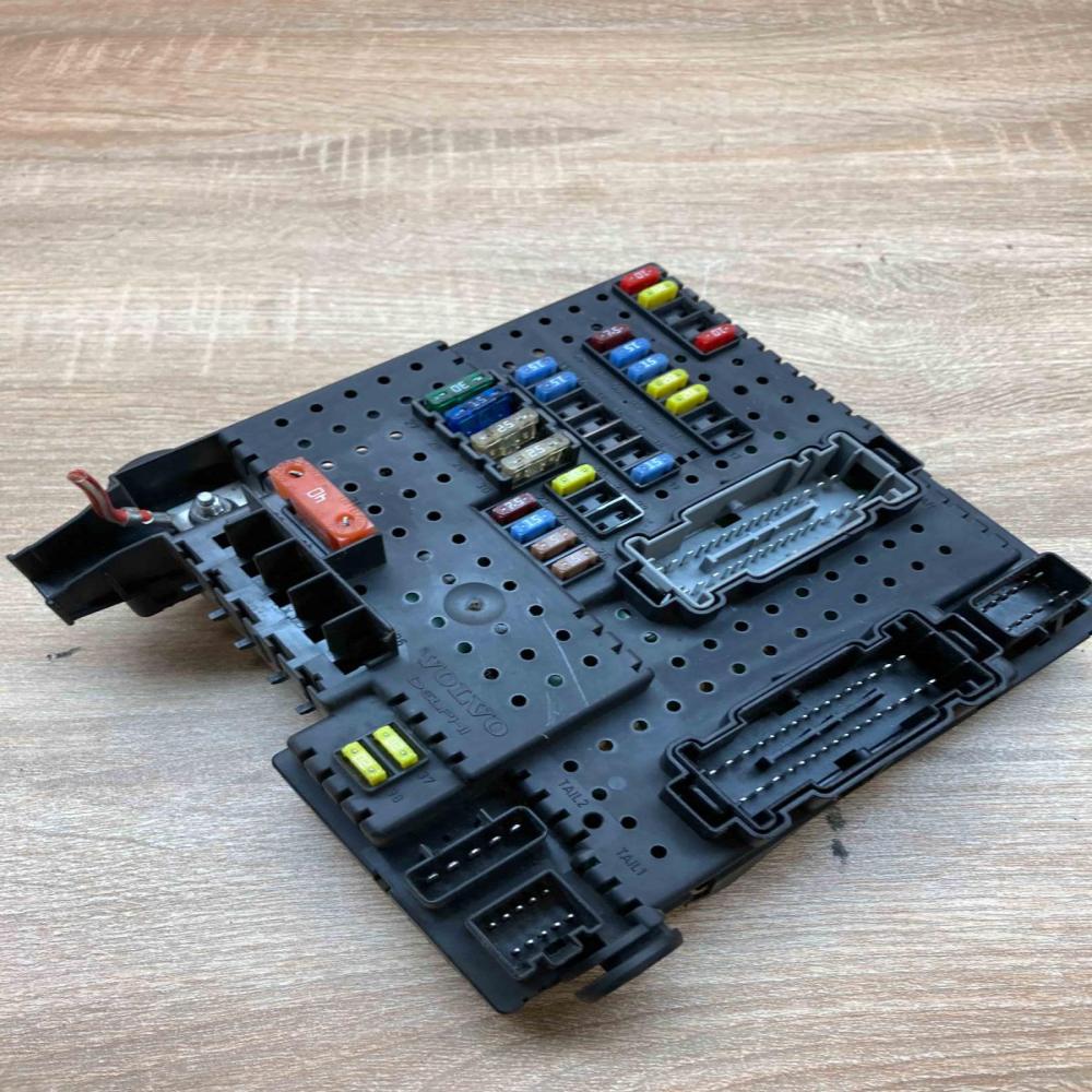30728512 28017881  Fuse module Volvo S60