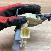 3C1837016A   Front door lock Volkswagen PASSAT B6