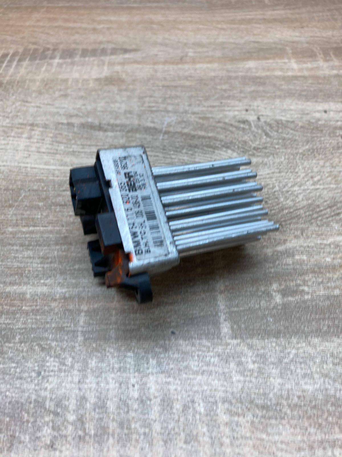 6920365 5HL008436  Heater blower motor/fan resistor BMW 3 E46