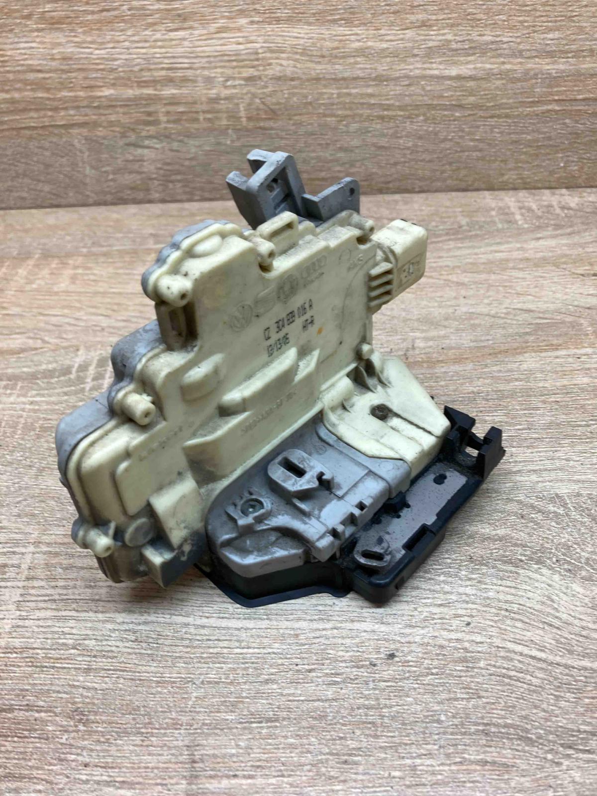 3C4839016A   Rear door lock Volkswagen PASSAT B6
