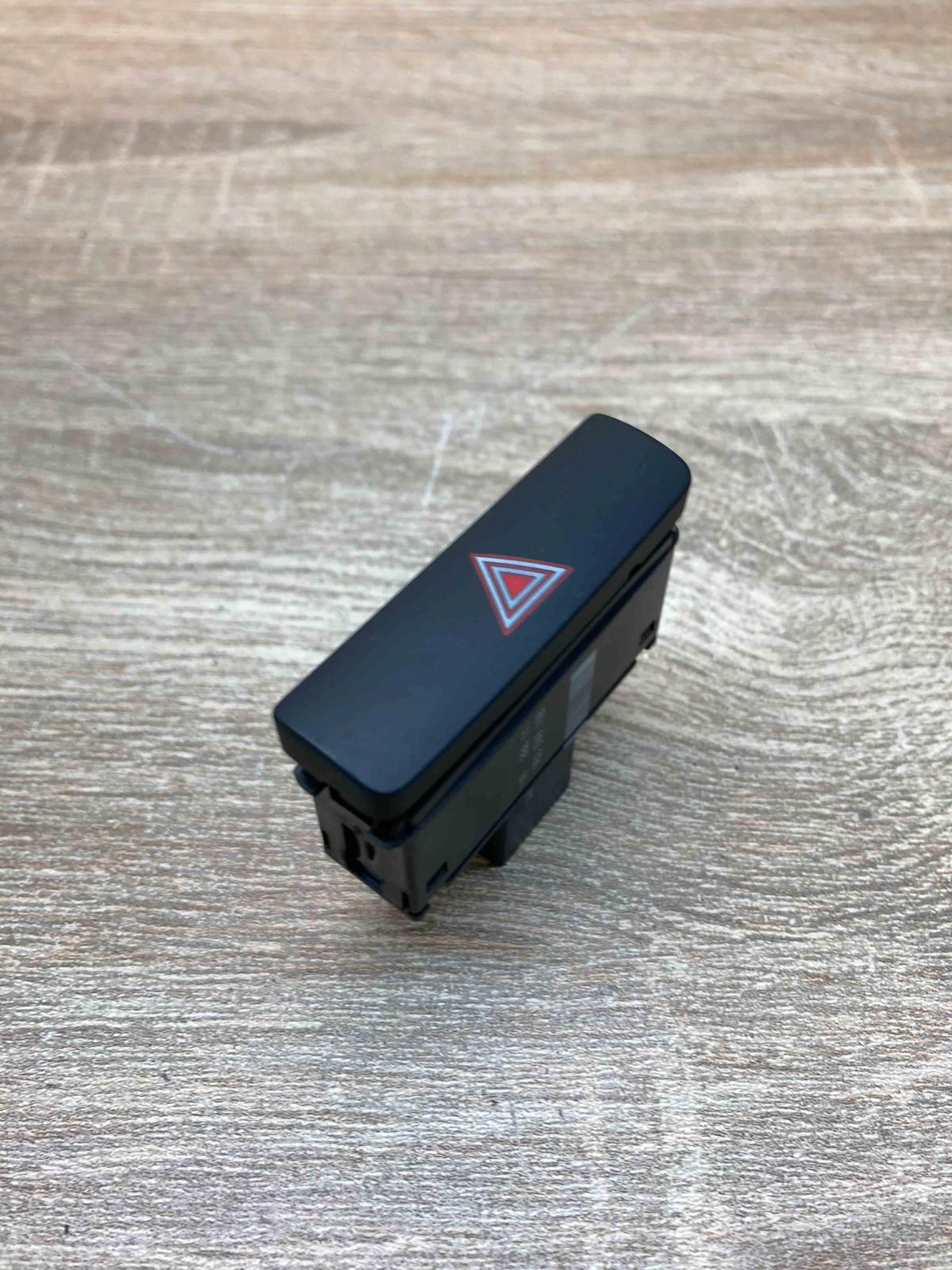 3AA9535091QB   Hazard light switch Volkswagen PASSAT B7