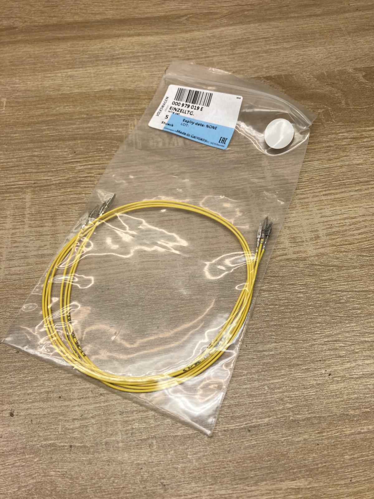 000979019E   Plug wire Volkswagen Jetta V