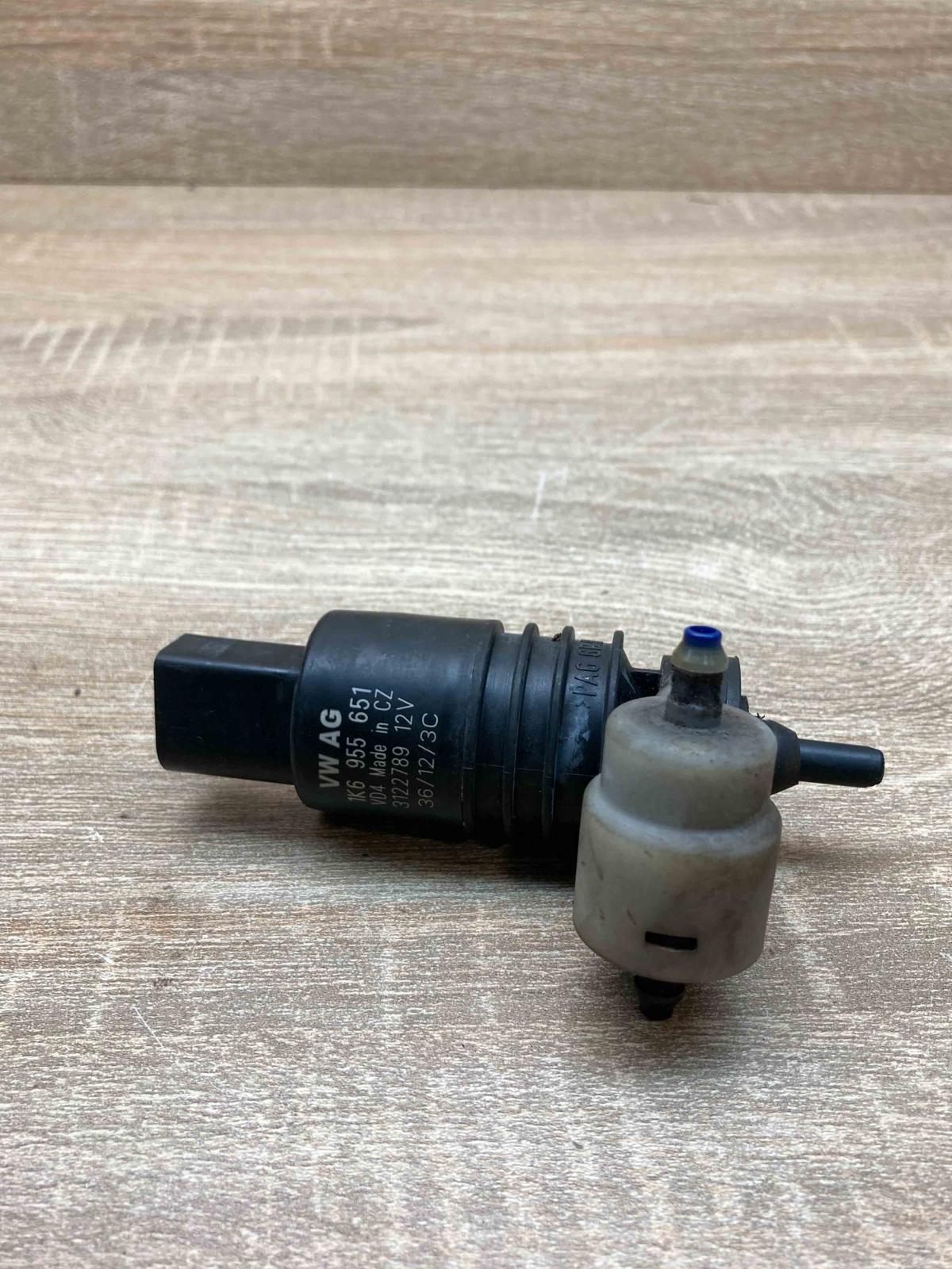 1K6955651   Windscreen/windshield washer pump Audi Q3 8U