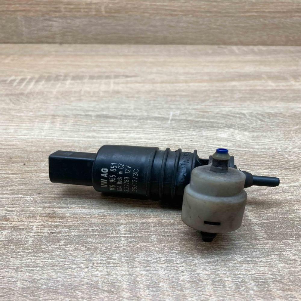 1K6955651   Windscreen/windshield washer pump Audi Q3 8U
