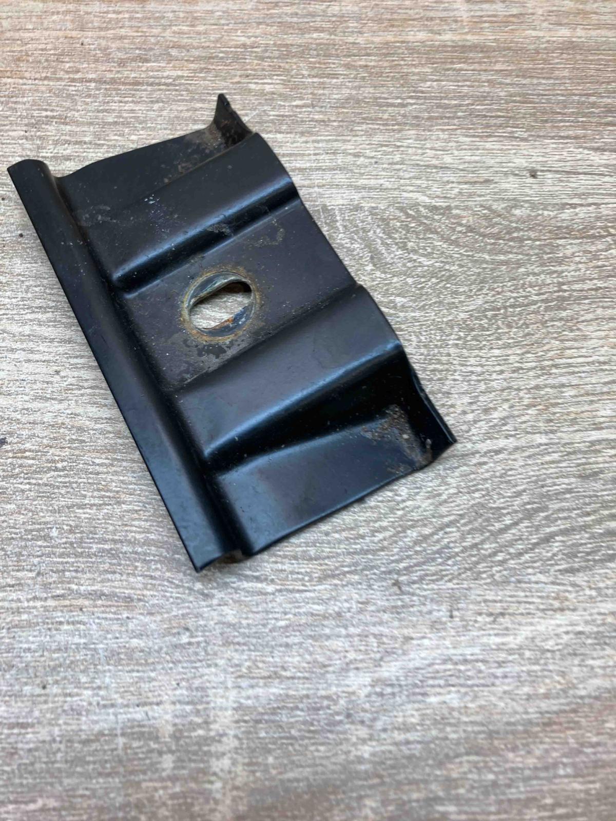 MB W211 Bracket   Other body part Mercedes-Benz E W211