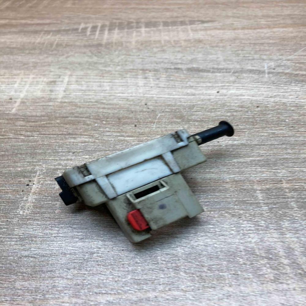 56045043AG   Brake pedal sensor switch Dodge Caliber