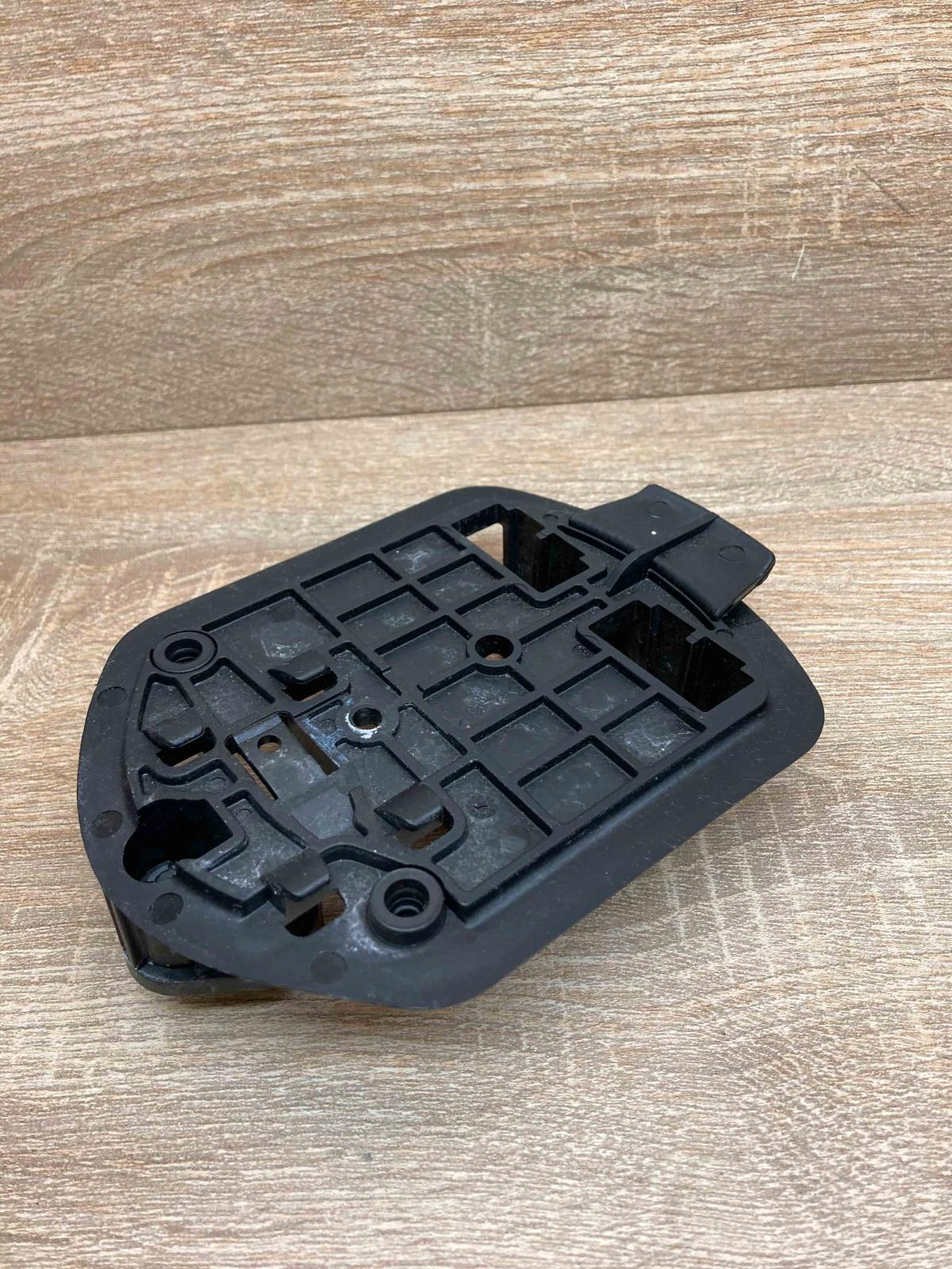 2118900814   Hazard Warning Triangle Mounting Bracket Mercedes-Benz C W204