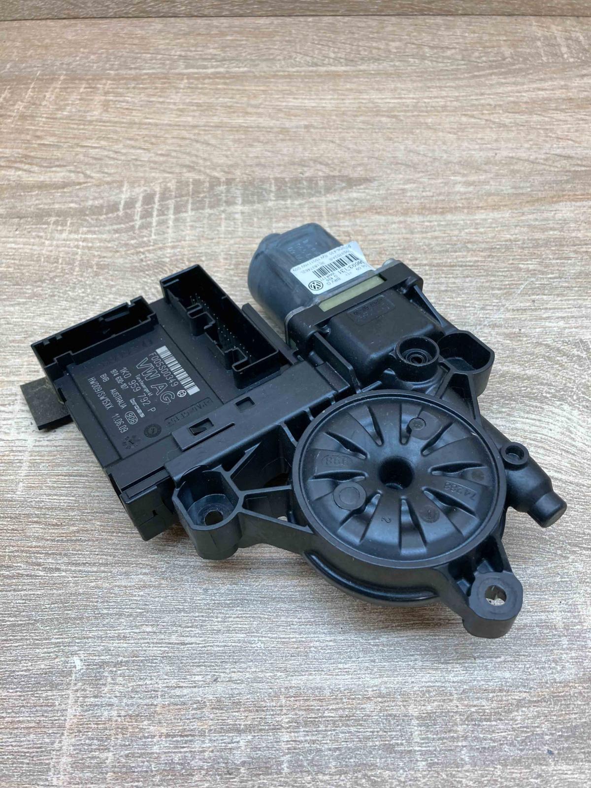 1K0959792P 1K0959702AS Front Right Front door window regulator motor Volkswagen