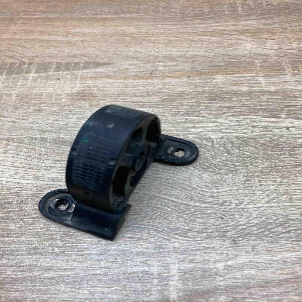 1439497   Muffler mount bracket/holder BMW X5 E53