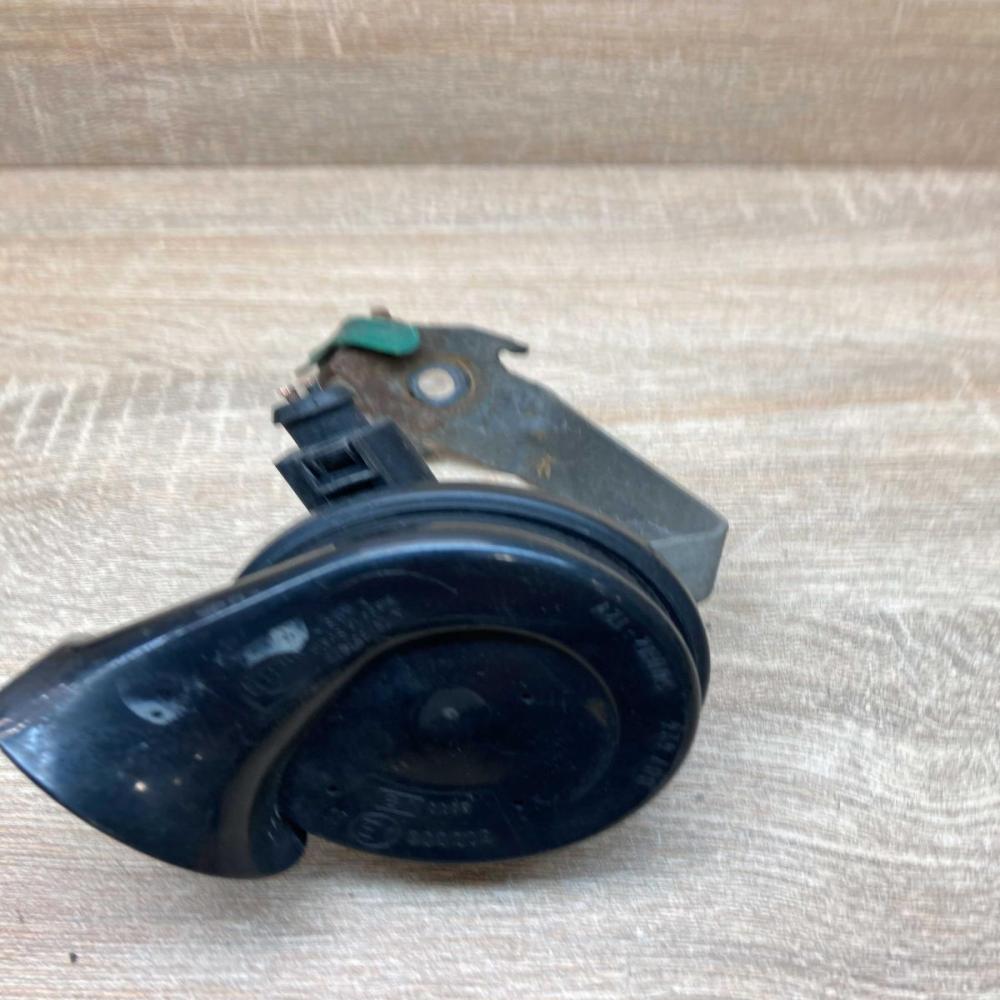 3C0951182  With Plug Horn signal Volkswagen PASSAT B6