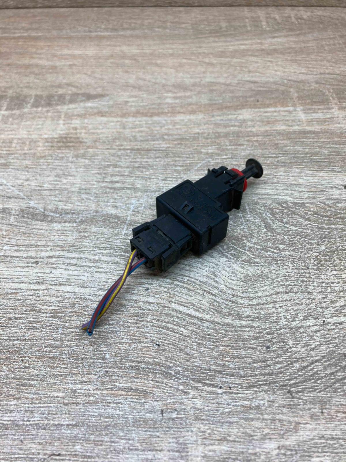 1378209  With Plug Brake pedal sensor switch BMW 3 E30
