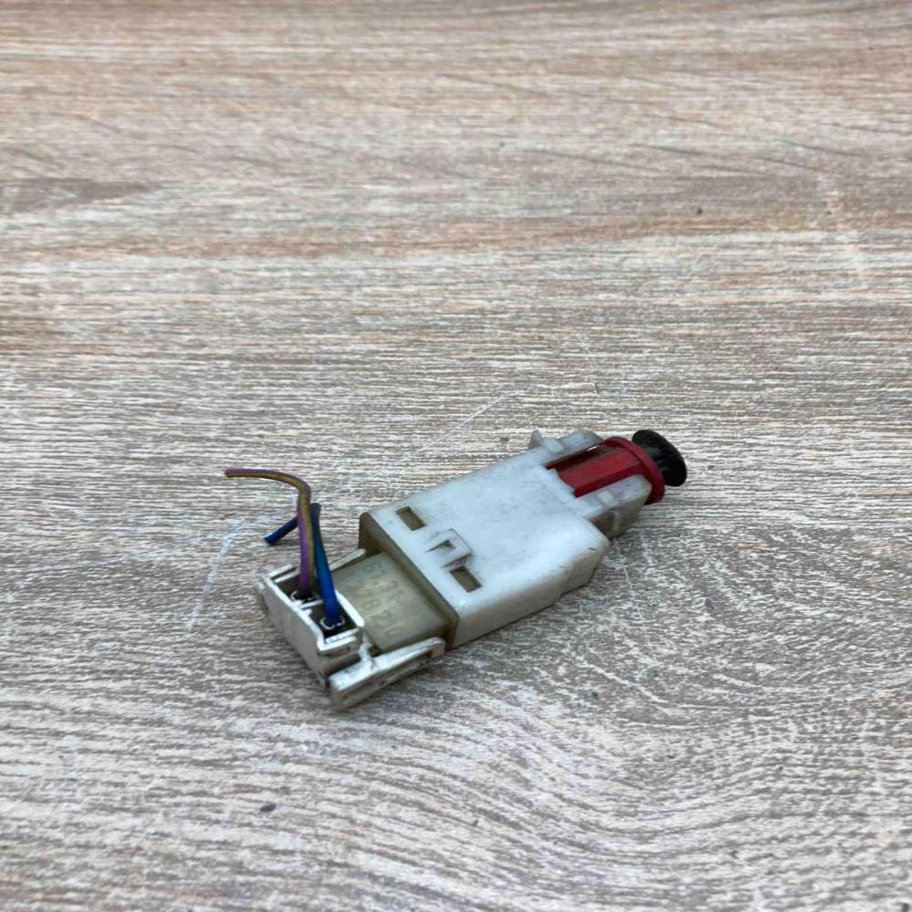 1378210 1378111 With Plug Brake pedal sensor switch BMW 6 E24