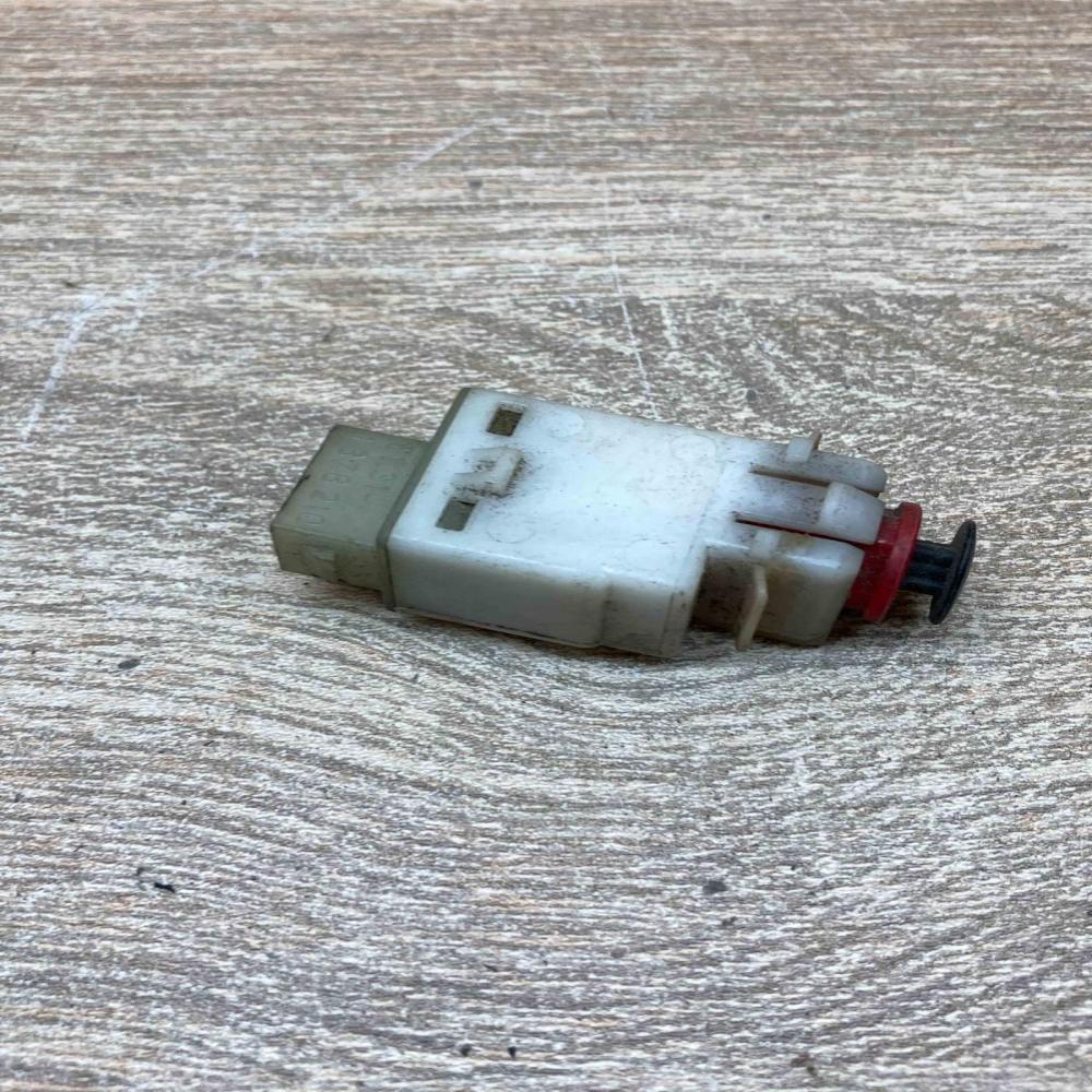 1378210   Brake pedal sensor switch BMW 6 E24