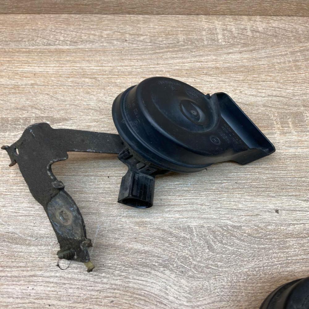 7N0951223A A046522  Horn signal Volkswagen PASSAT B7