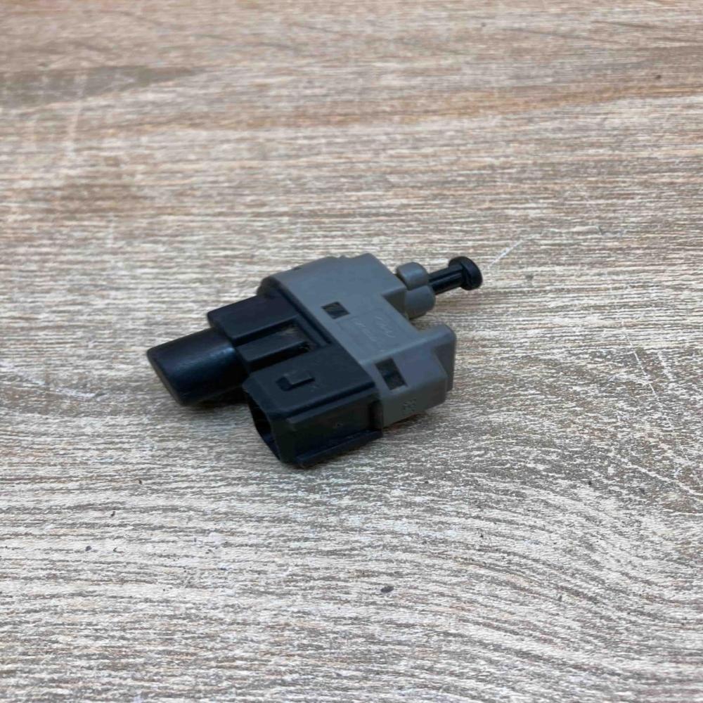 1S7T 13480AA   Brake pedal sensor switch Ford Mondeo Mk III