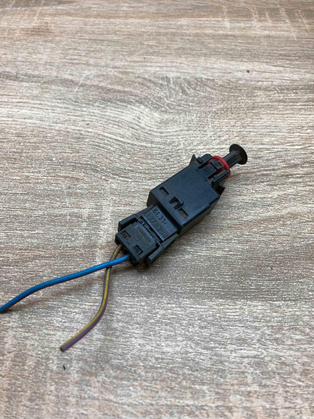 1378208  With Plug Brake pedal sensor switch BMW 3 E36