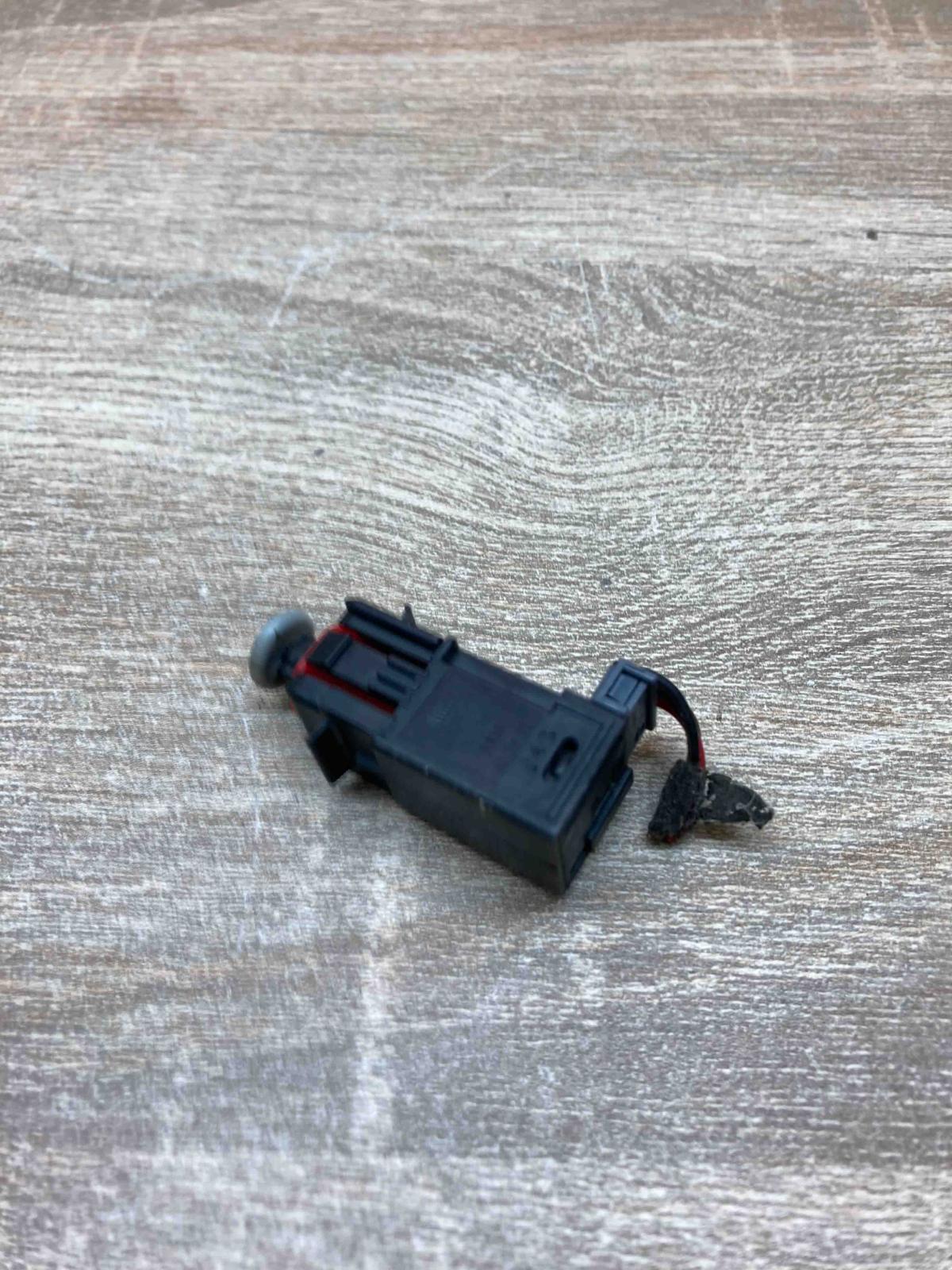 13178792  With Plug Brake pedal sensor switch Opel Astra H
