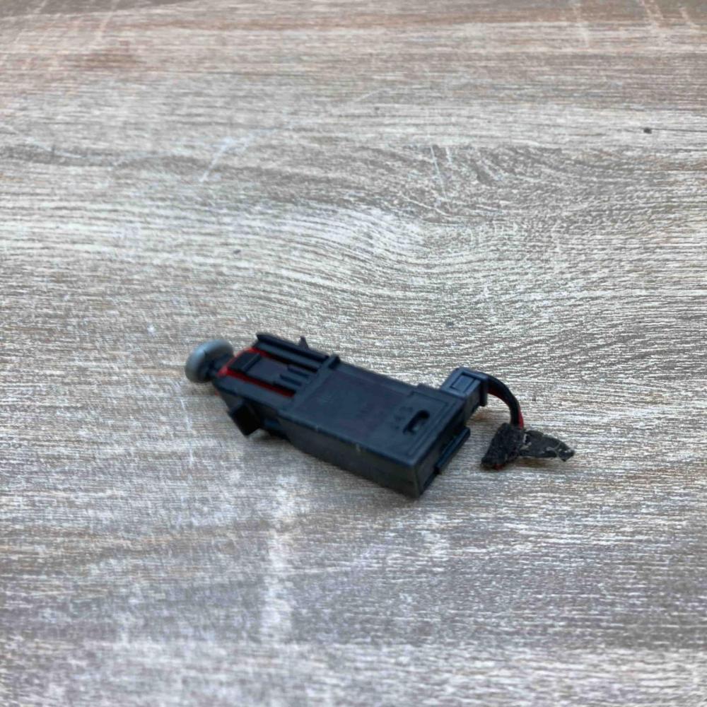 13178792  With Plug Brake pedal sensor switch Opel Astra H