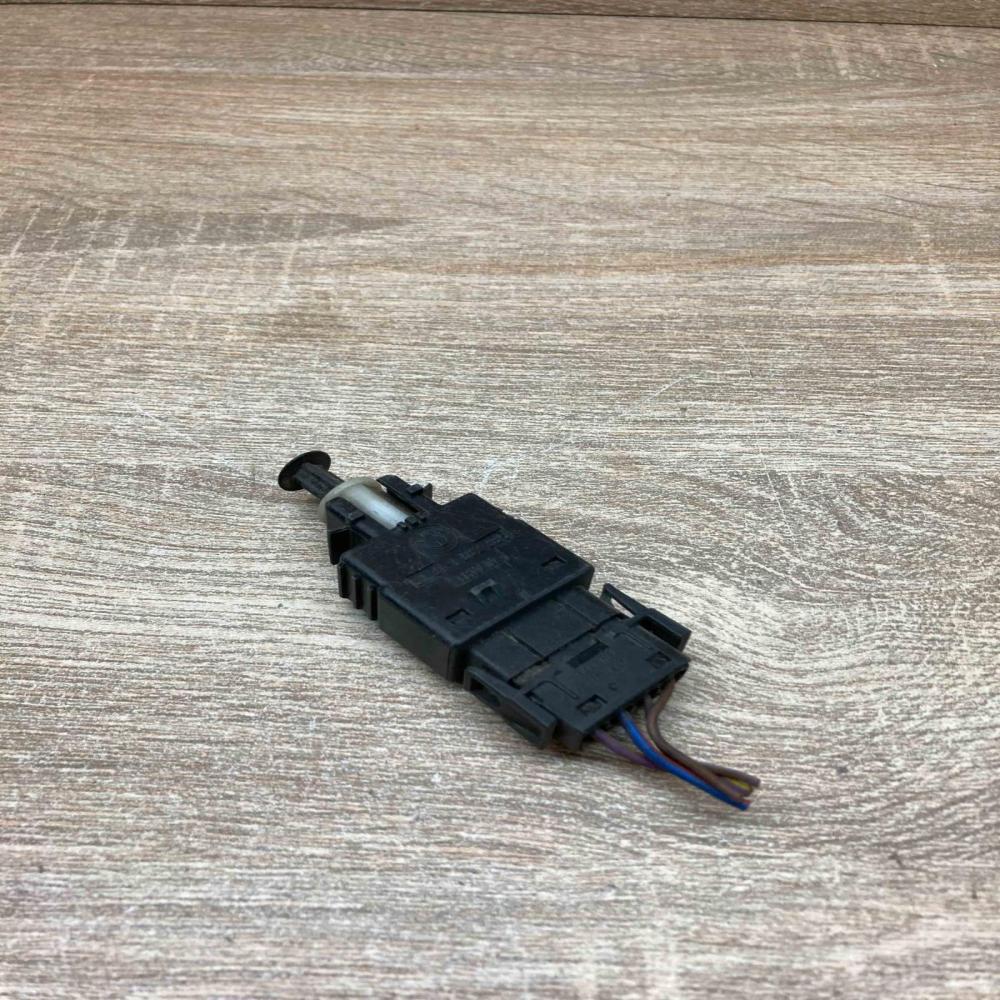 1382385  With Plug Brake pedal sensor switch BMW 5 E34