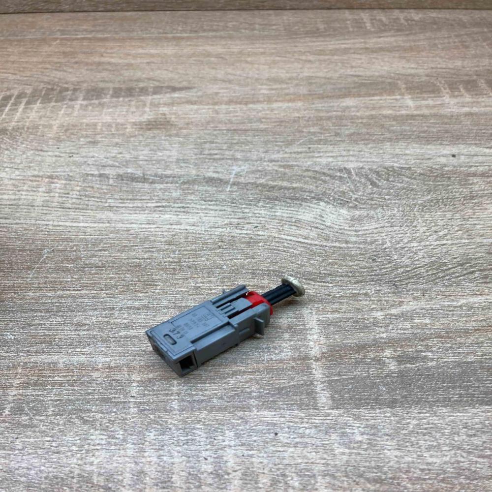 09185907   Brake pedal sensor switch Opel Zafira A