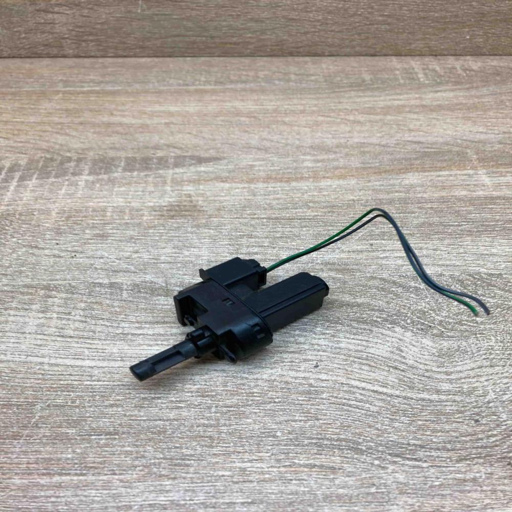 4M5T 7C534 AA  With Plug Brake pedal sensor switch Ford Kuga I