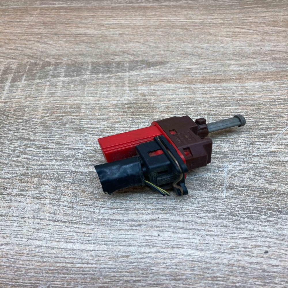 95BB 7C534 AC  With Plug Brake pedal sensor switch Ford Fiesta