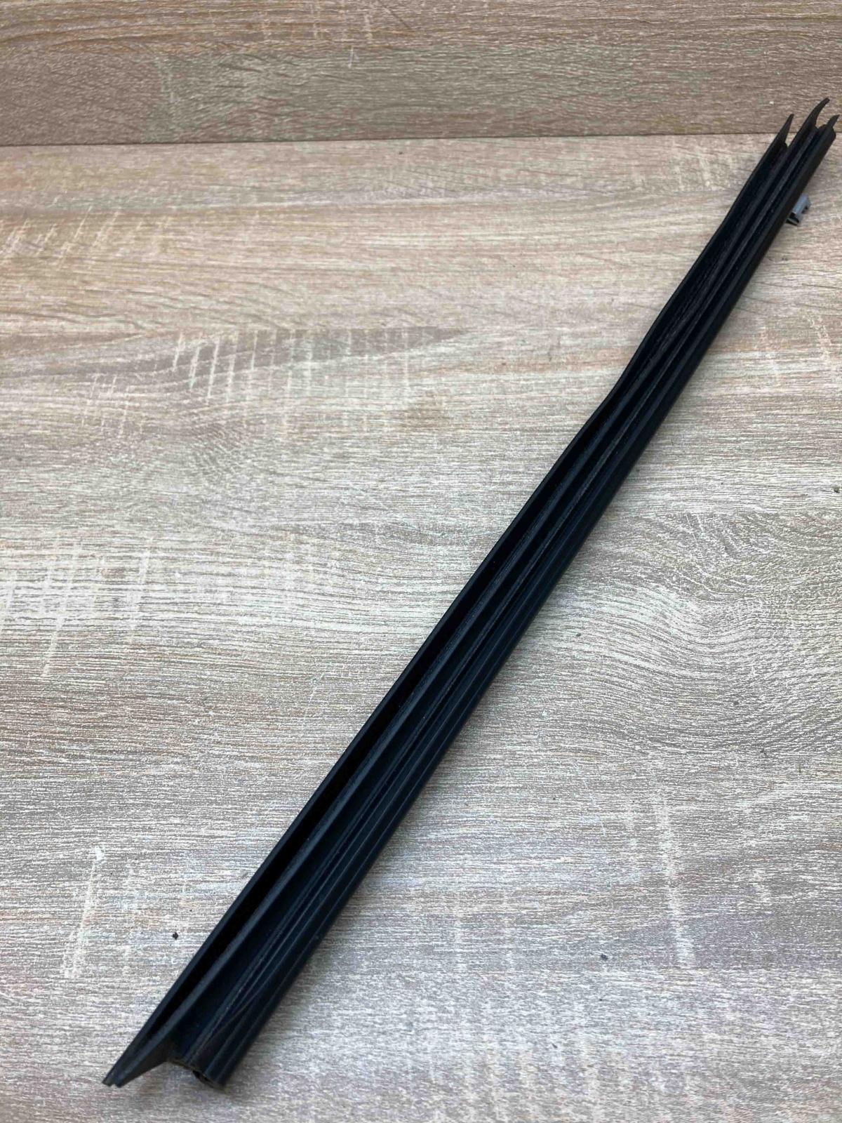 7205736   Rear door glass trim molding BMW X3 F25