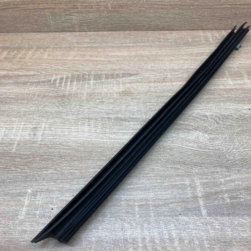 7205736   Rear door glass trim molding BMW X3 F25