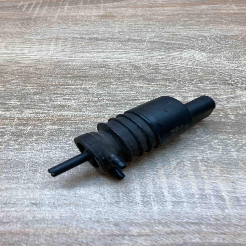 1K6955651 3122789  Windscreen/windshield washer pump Volkswagen Tiguan