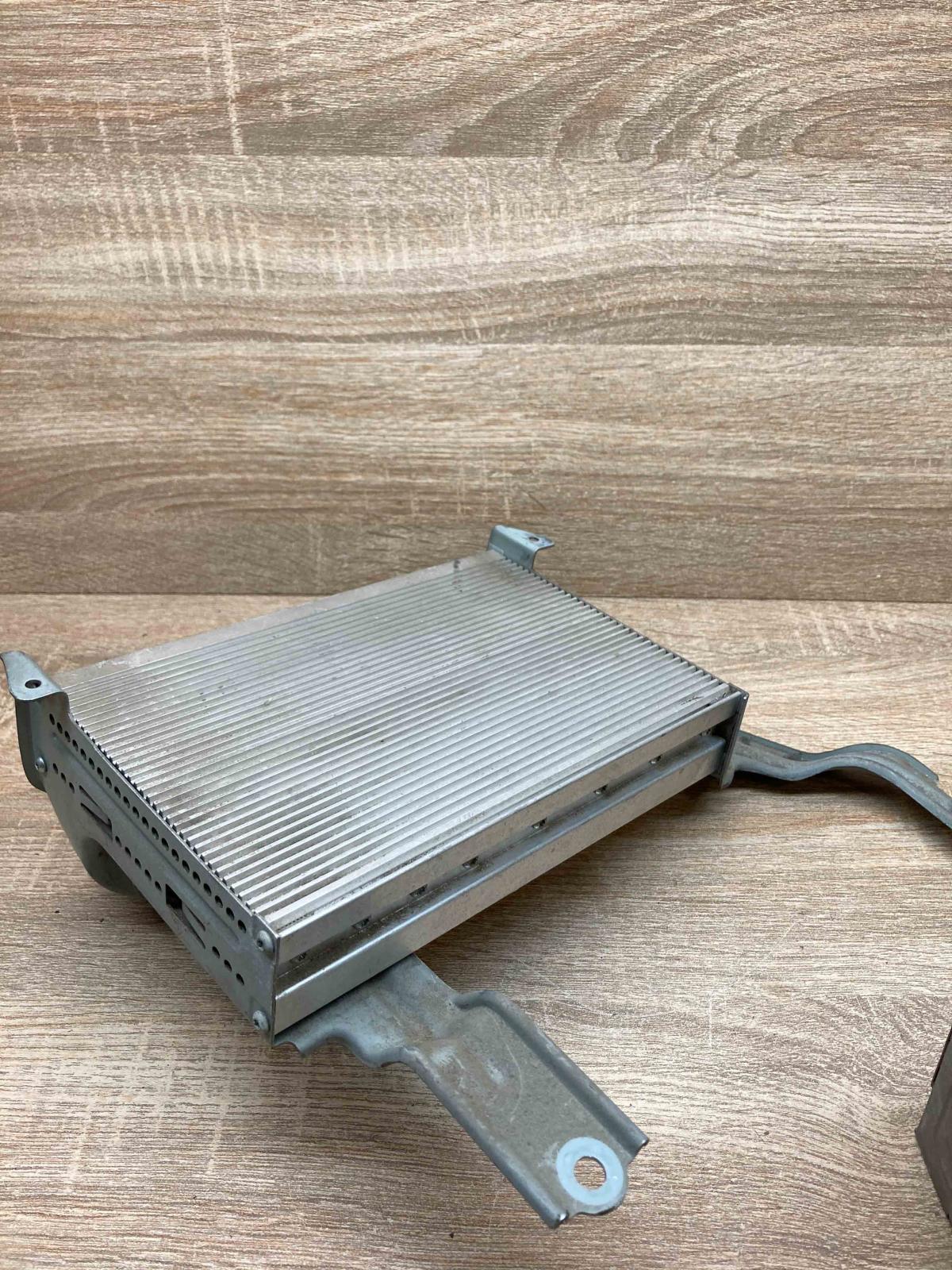 86280 0W240   Sound amplifier Toyota Prius (XW20)