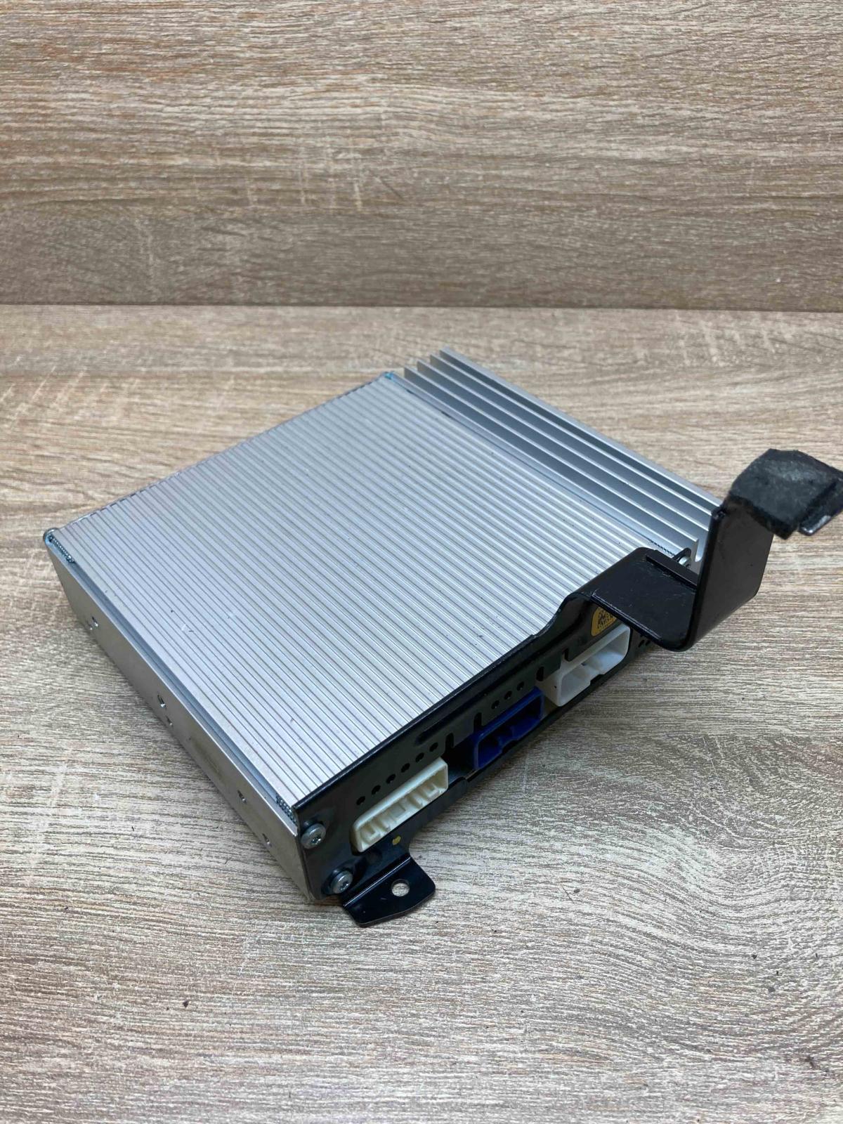 86280 0W460   Sound amplifier Toyota Prius (XW20)