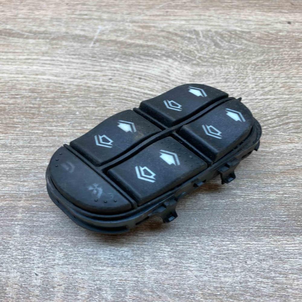 98AB 14A132DE   Electric window control switch Ford Focus