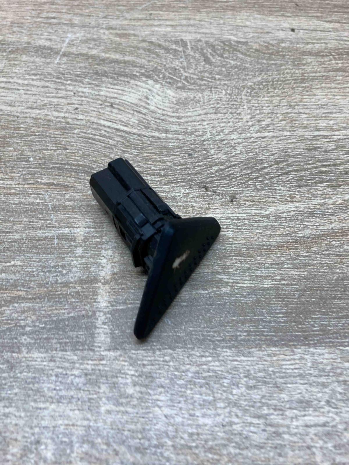 98AG 19B514 AC   Tailgate/trunk/boot open switch Mercury Sable IV