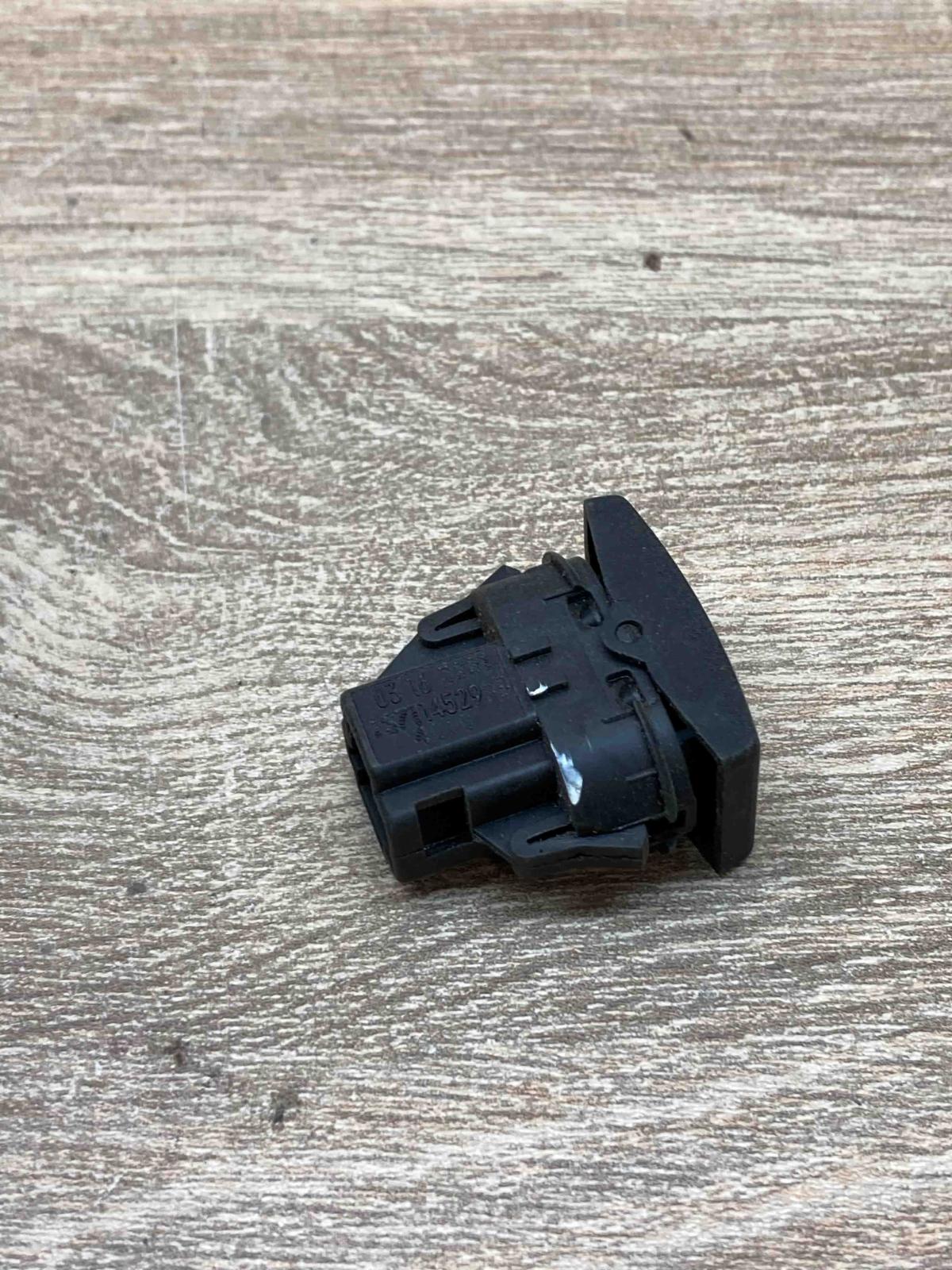 1S7T 14529 AB   Electric window control switch Ford Mondeo Mk III