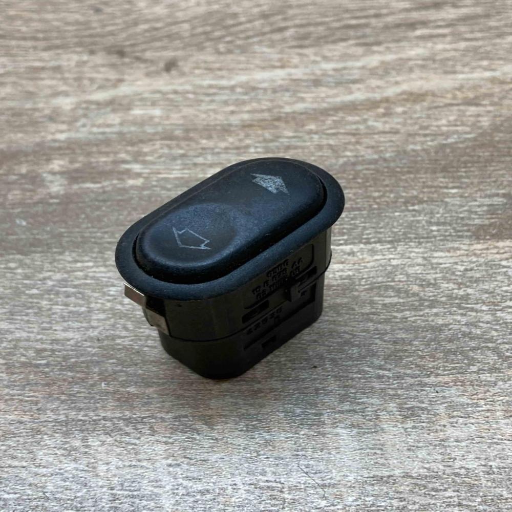 93BG 15B679 AA   Electric window control switch Ford Mondeo Mk III