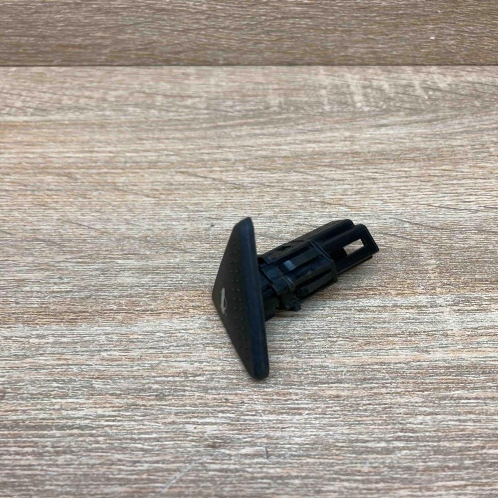 98AG 199514AE   Tailgate opening switch Ford Focus