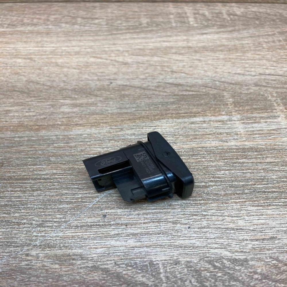 6M2T 14529 AD   Electric window control switch Ford Focus
