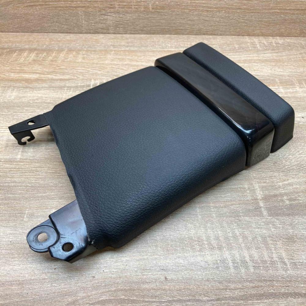 1751600 3685256 LH (B) pillar trim (bottom) BMW 5 GT F07