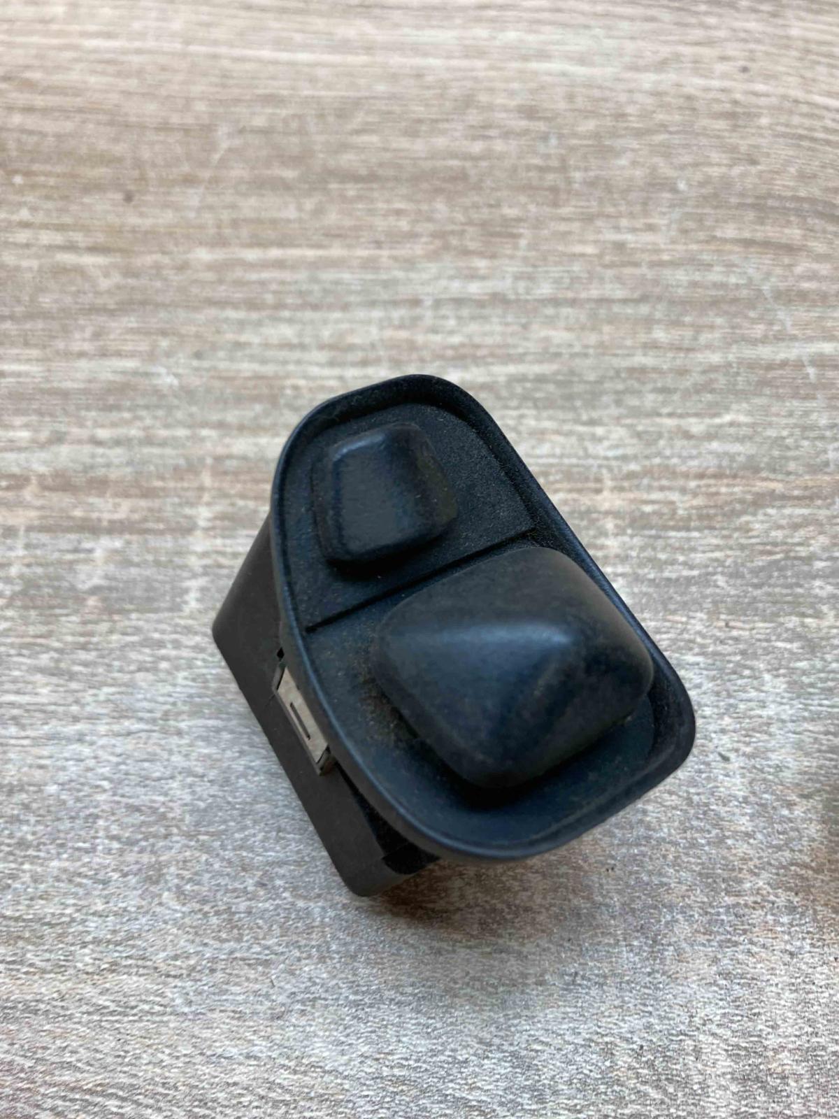 1369331   Wing mirror switch BMW 3 E36