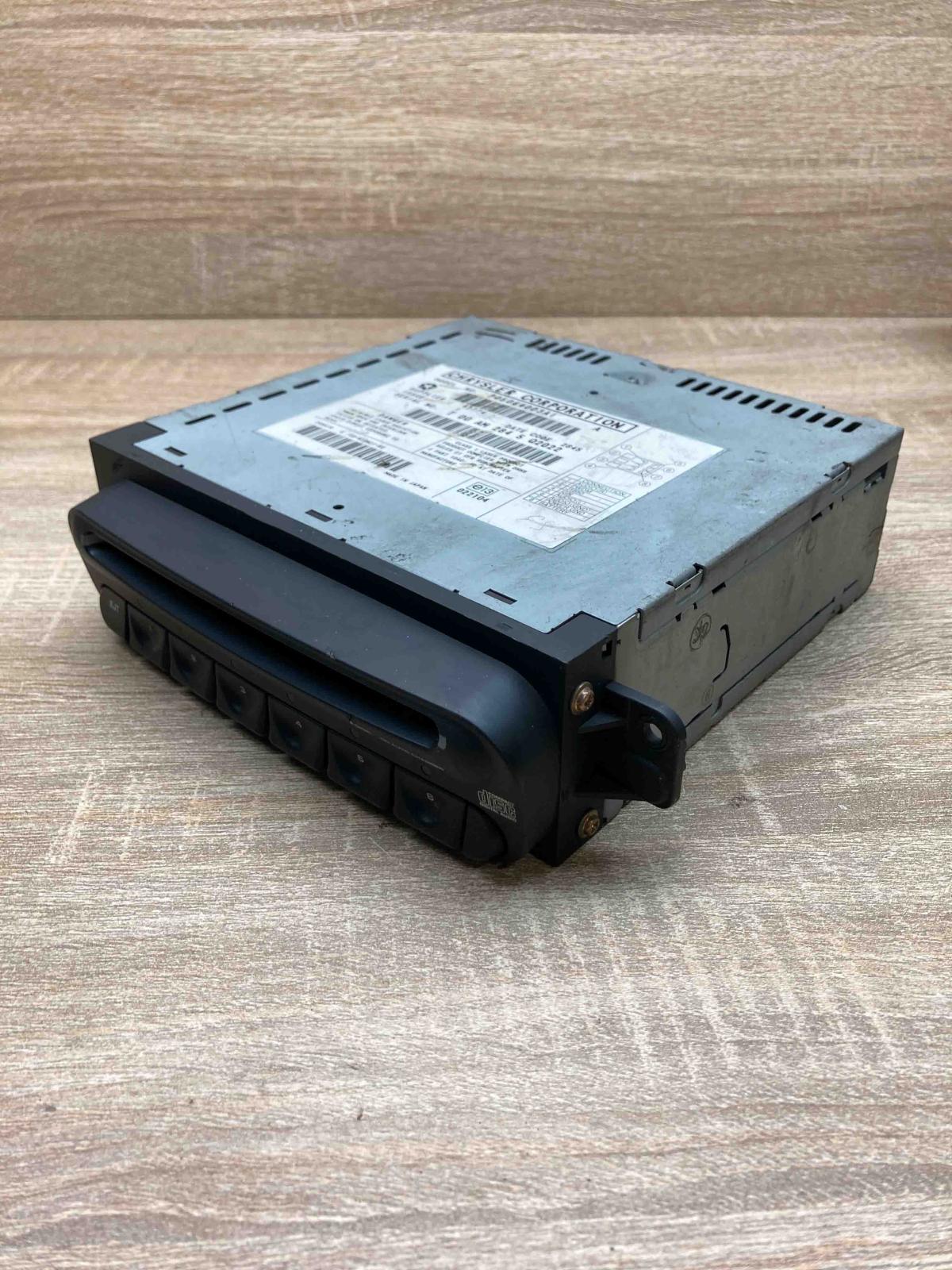 05064003AI   Radio/CD/DVD/GPS head unit Chrysler Voyager