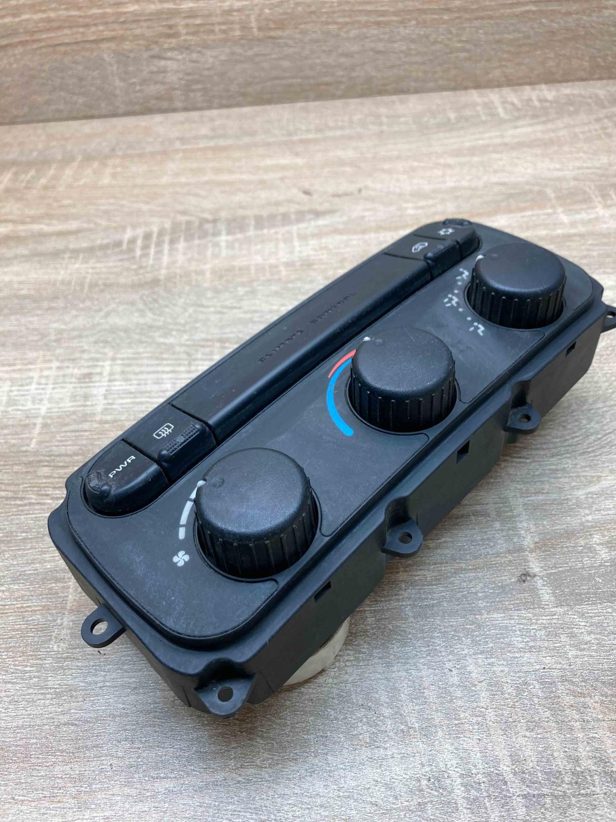 05005001AF 58024E  Climate control unit Chrysler Voyager