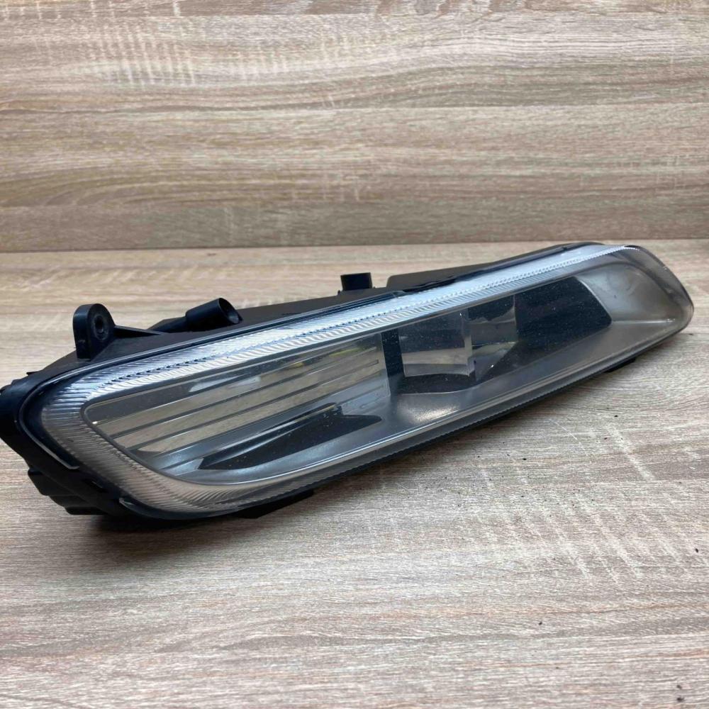 1761624 01 176623 LH Front fog light Volkswagen PASSAT B7