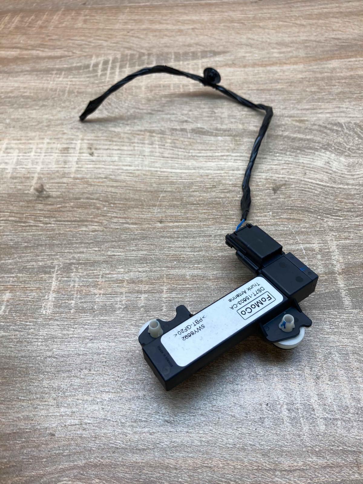 DS7T 15603 CA  With Plug Aerial antenna amplifier Ford Mondeo MK V