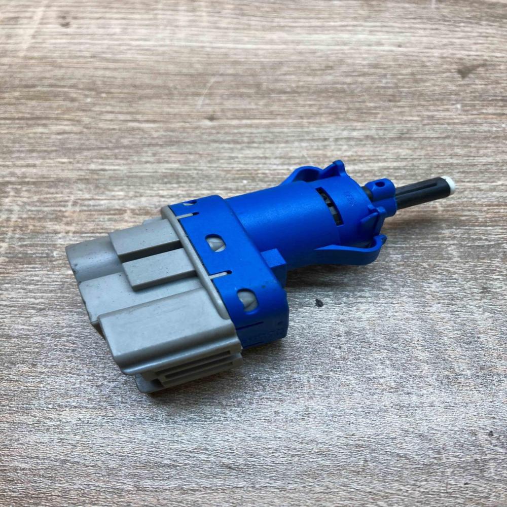 8T4T 9G854 AA   Brake pedal sensor switch Ford Transit Custom