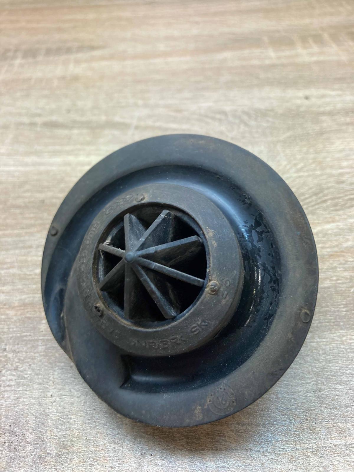 8W0512149A   Rear coil spring rubber mount Audi Q7 4M